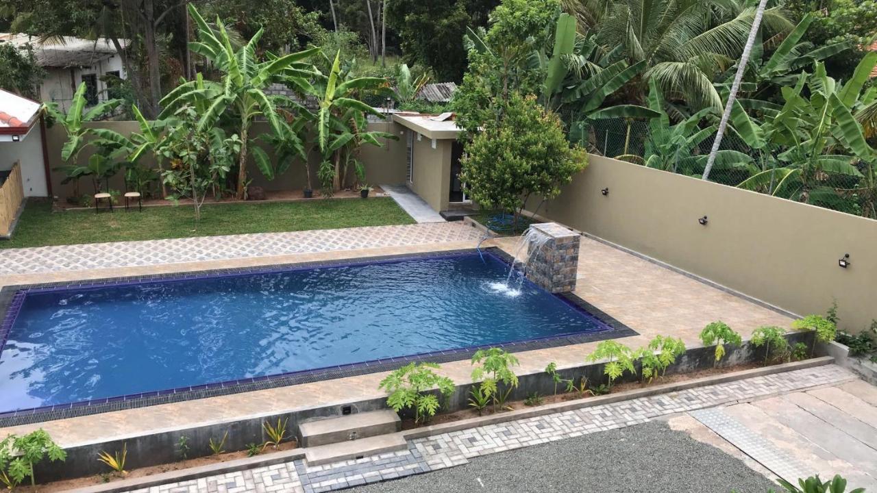 Royal Waves Negombo Hotel ภายนอก รูปภาพ